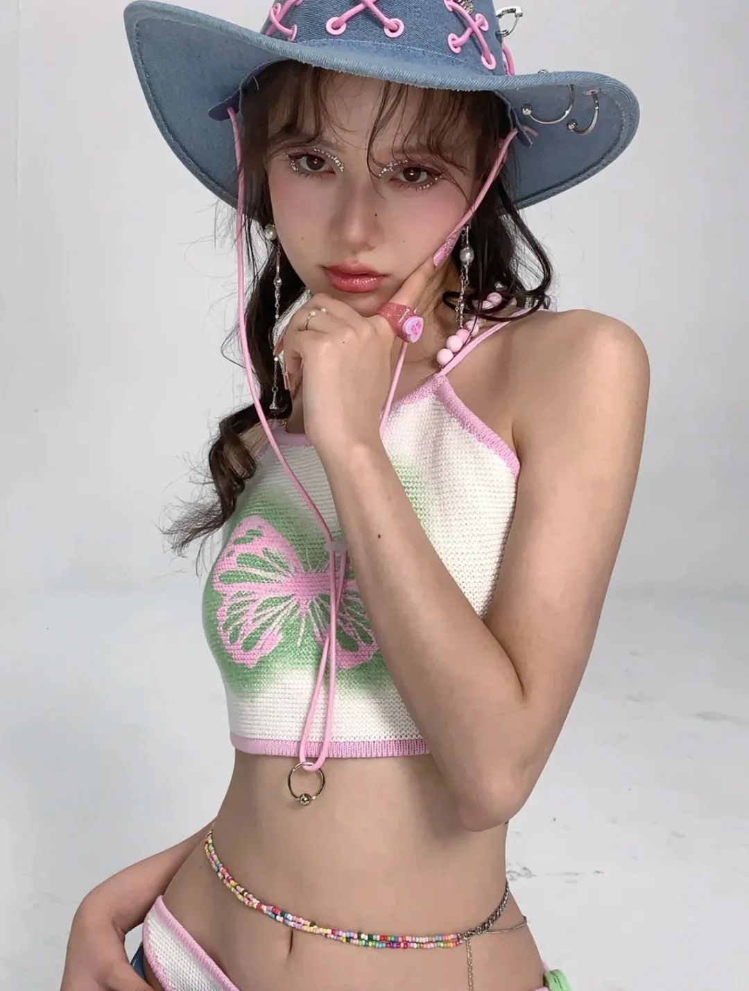 这个夏天一定要穿小吊带,夏天就是要穿上好看的小吊带