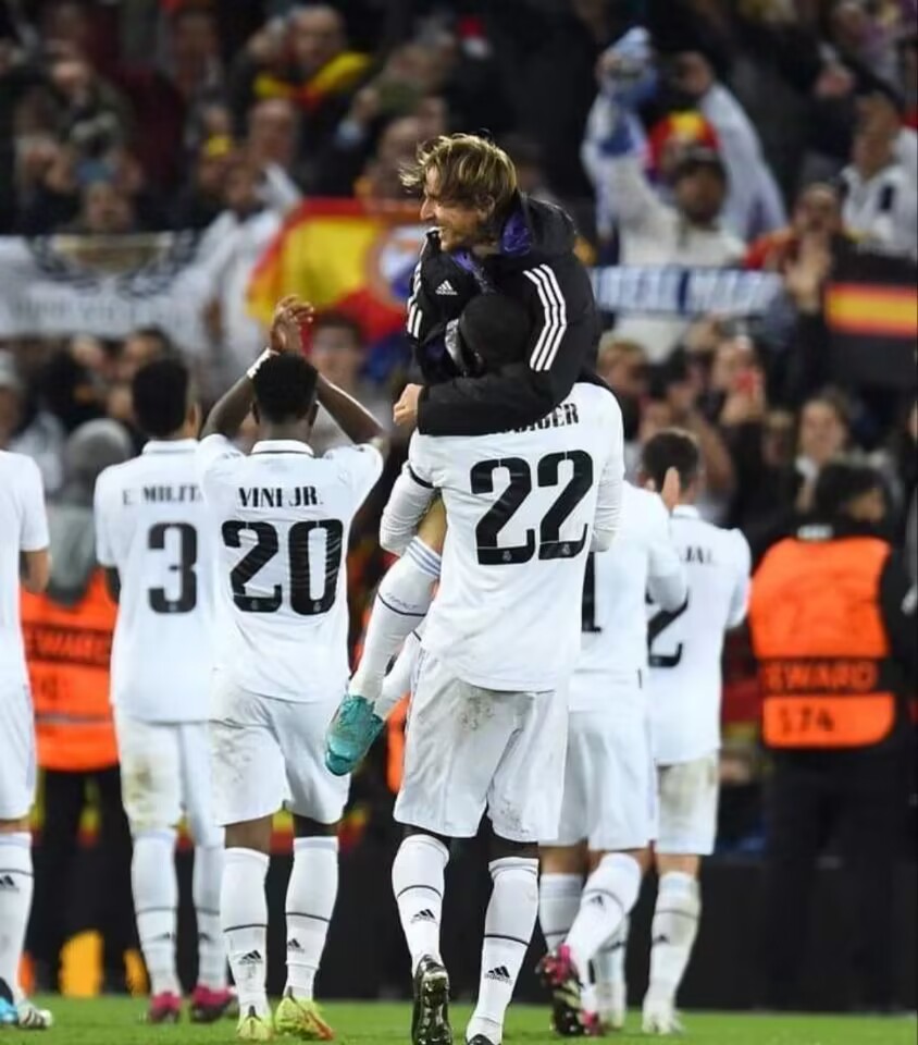 曼联vs皇马c罗本泽马,皇马反击厄齐尔本泽马c罗