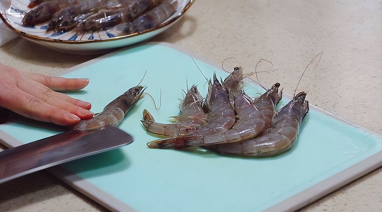 最正确的吃蟹和虾的吃法,10月份螃蟹适合做香辣蟹还是清蒸