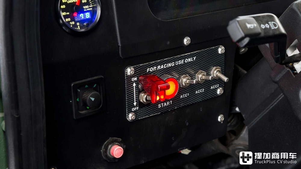 乌拉尔4320军用卡车穿越西伯利亚,遥控乌拉尔4320型6x6越野卡车