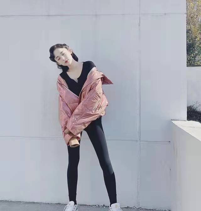 打*裤底**的花样合拍穿搭：勾勒腿部完美曲线，保暖还时髦就你不知道