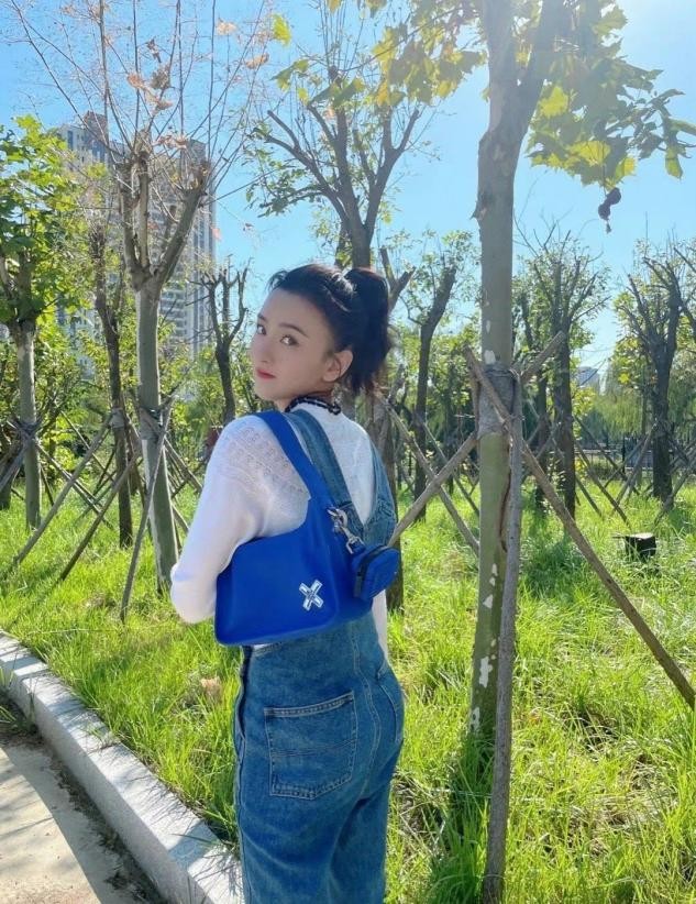 璧垫枃鍗撹韩绌胯繍鍔ㄨ韬墜鐭仴,璧垫枃鍗撶┛瑗胯鍑哄満