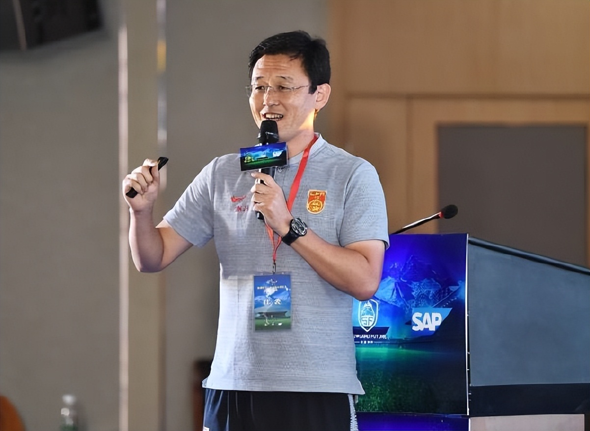 孙继海2002世界杯出线,祝贺中国足球