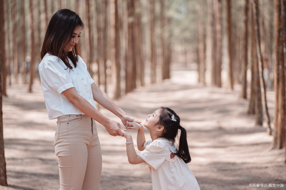 3岁女孩说话表达不清楚,三岁女孩说话有逻辑