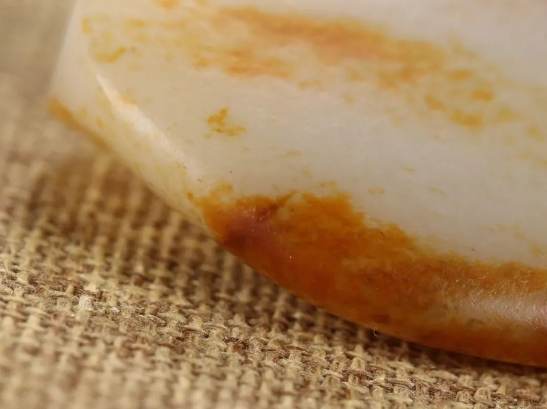 和田玉容易摔出裂纹吗,和田玉籽料有裂正常吗