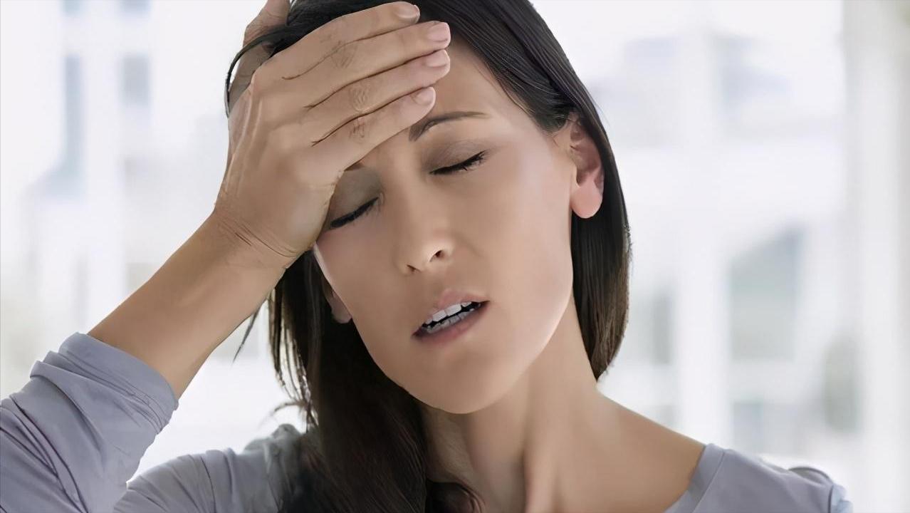 经常手抖、手麻，是怎么回事？医生：身体可能出现了问题，别大意