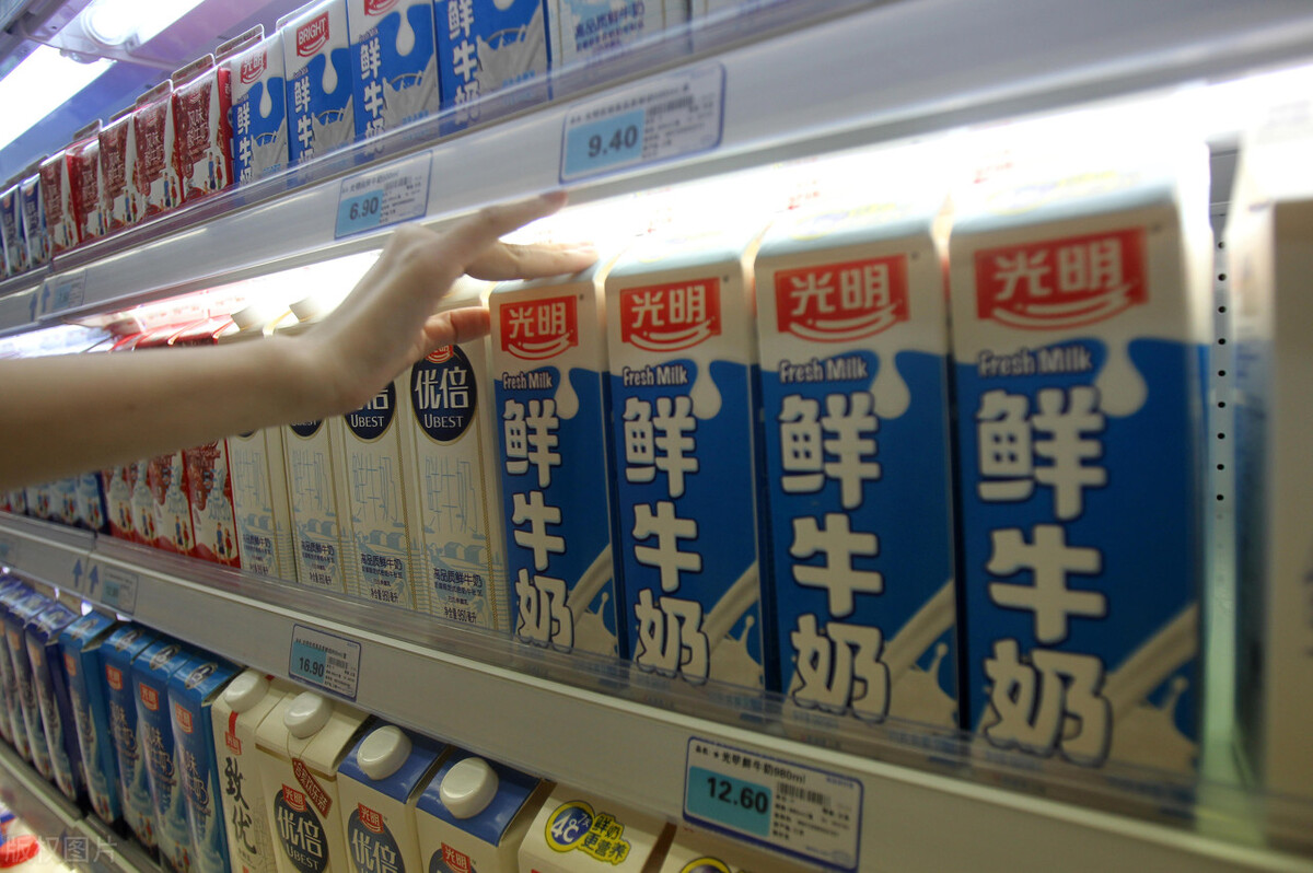 百利包和牛奶哪个好,百利包牛奶是啥样