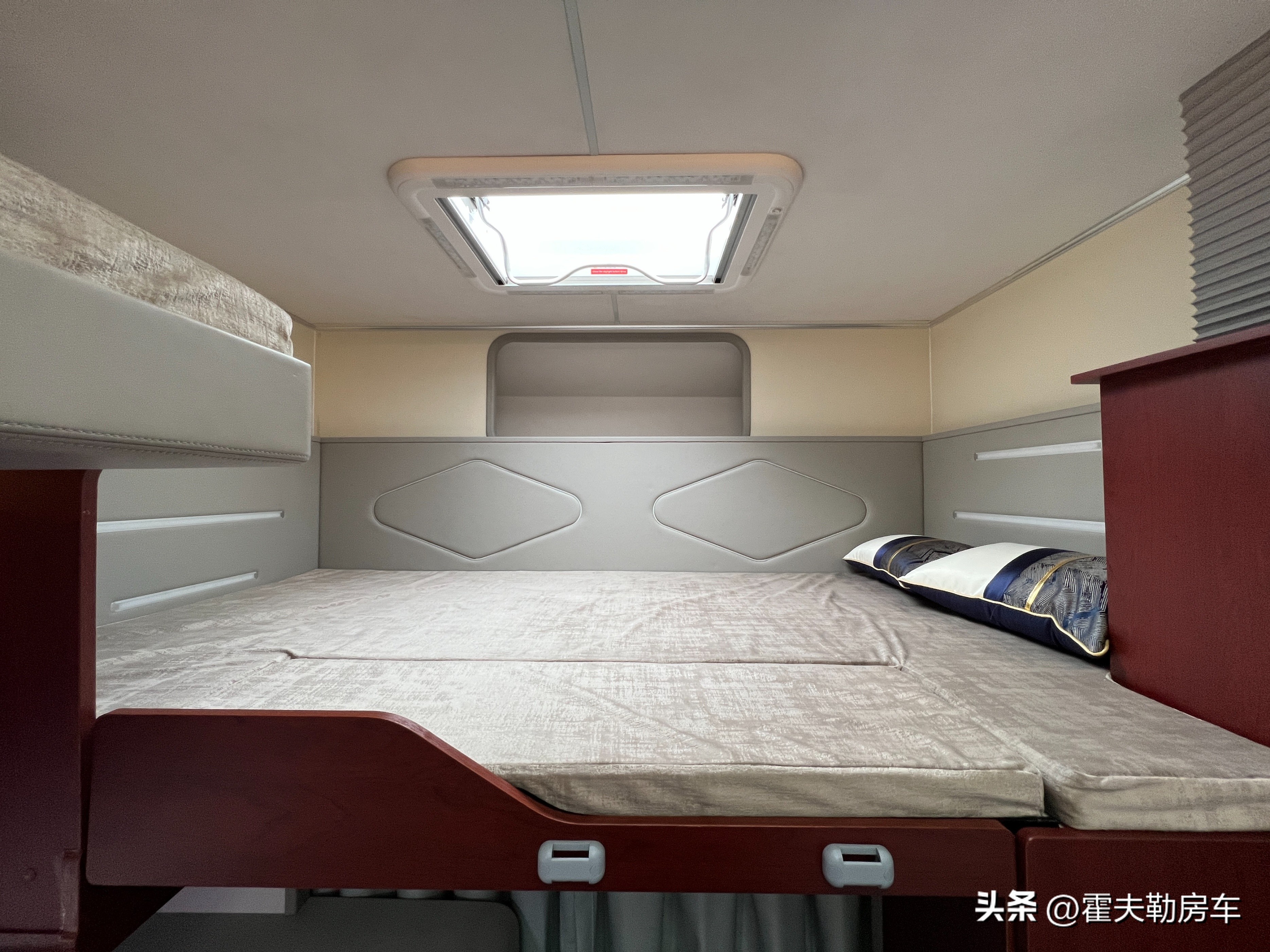 霍夫勒房车勇者天穹多少钱,试驾国内首款硬升降顶房车