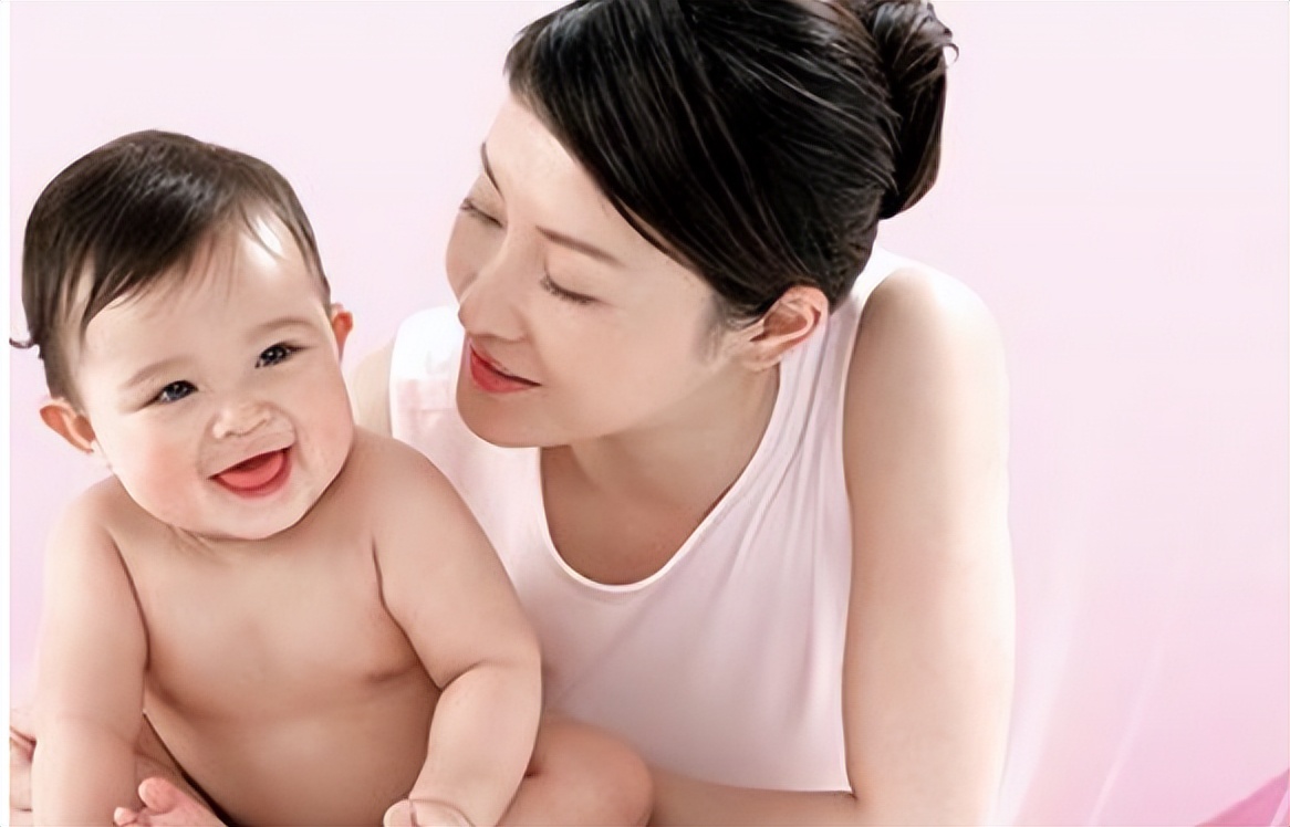 宝宝出生皮肤黑长大以后会变白吗,宝宝出生后很白为什么慢慢变黑了