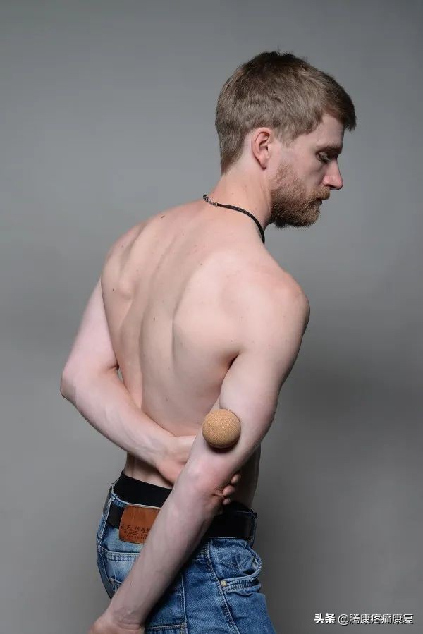 肩部扭伤长期疼痛怎么办,肩部运动操缓解肩部疼痛