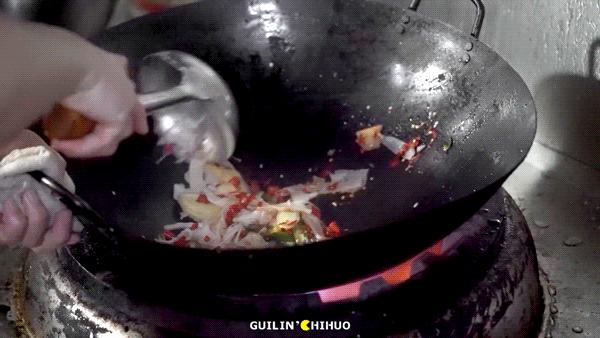 老字号石锅鱼31年老店,温岭石锅肥肠鱼