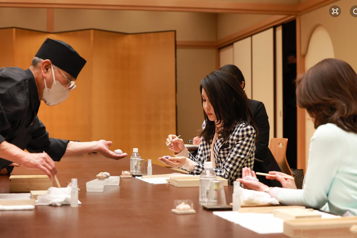 韩第一夫人访美韩服造型,韩第一夫人穿搭
