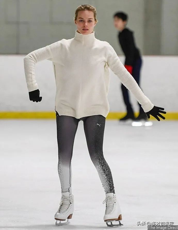 芭比被打一巴掌,芭比娃娃被扇耳光