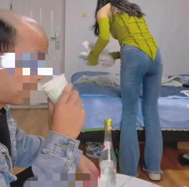 23岁女大学生，为给父亲治病上门做“生意”，每次收500到1000元