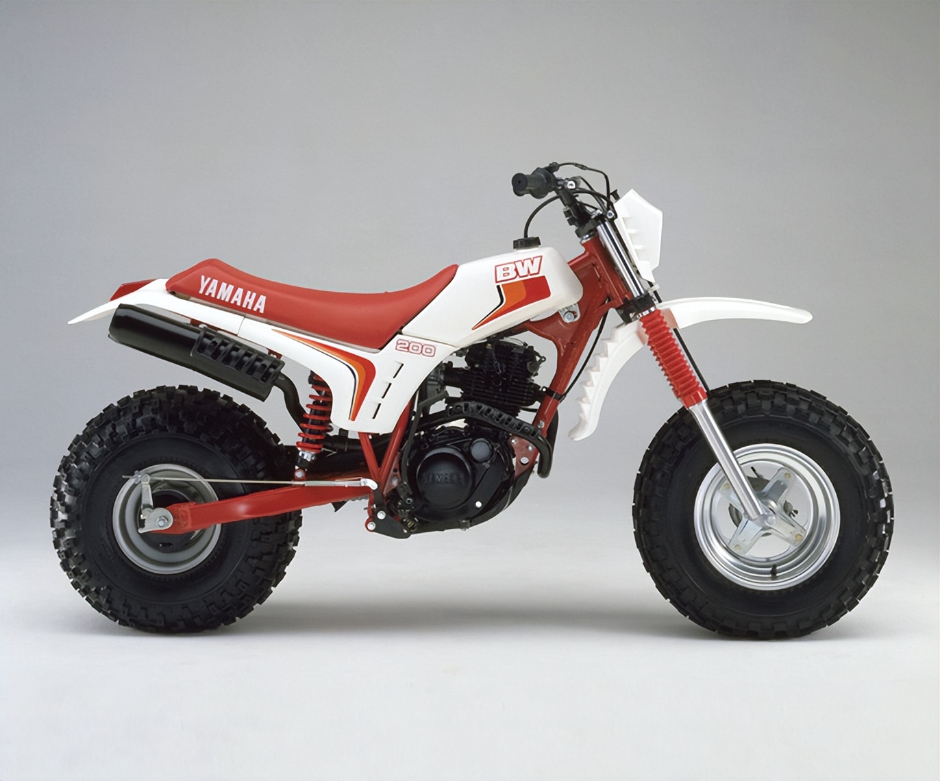 雅马哈qbx125摩托车,雅马哈摩托车150新款太子