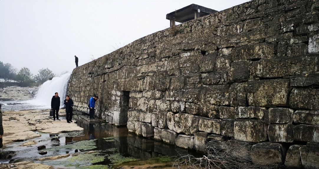 湖北崇阳县白霓古堰,白霓千年古堰