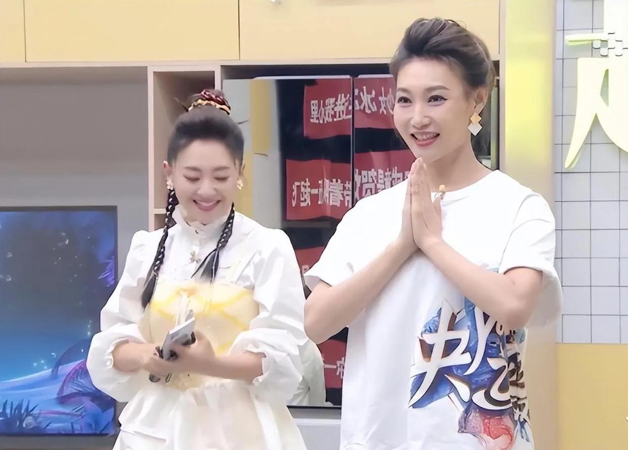 央视新闻主持人李梓萌工作图片,央视主持人李梓萌卖货