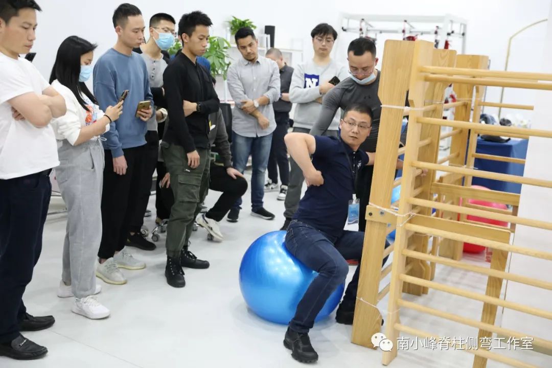 矫形体操脊柱侧弯,10岁儿童脊柱侧弯矫正训练