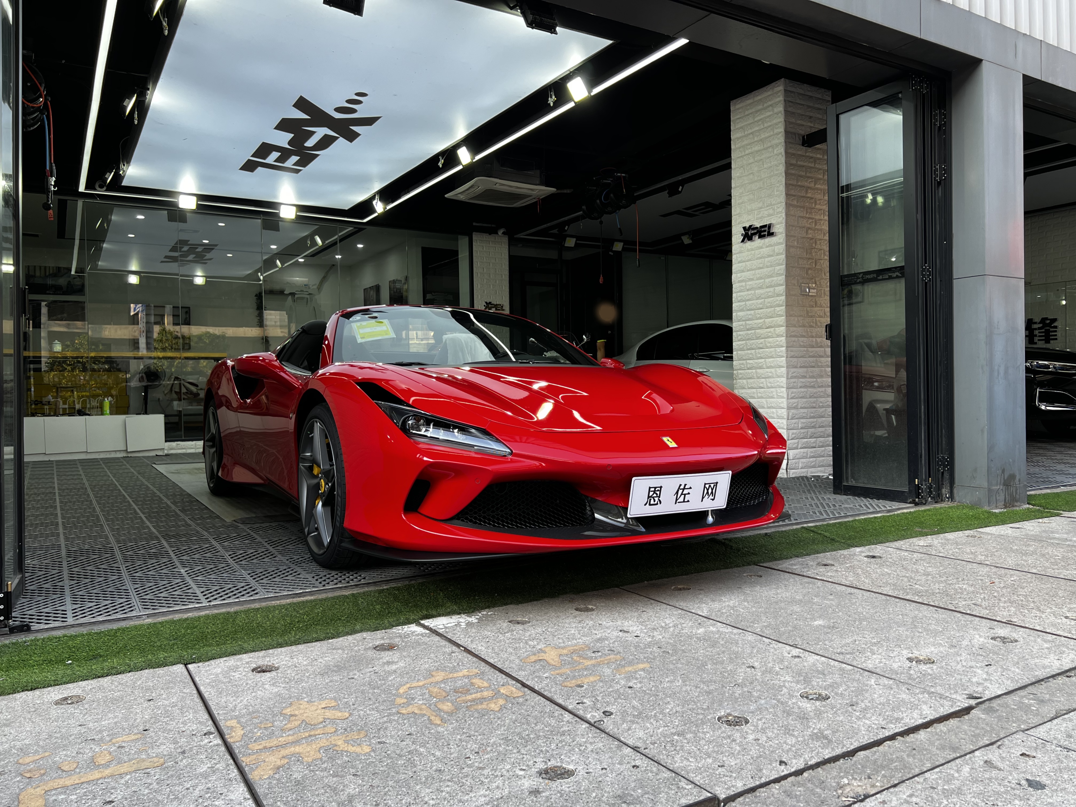 法拉利f8敞篷版落地顶配,法拉利f8敞篷版和硬顶版选择