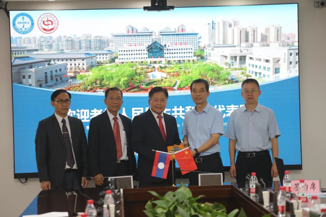 老挝国家代表团在云南,老挝人来中国医院