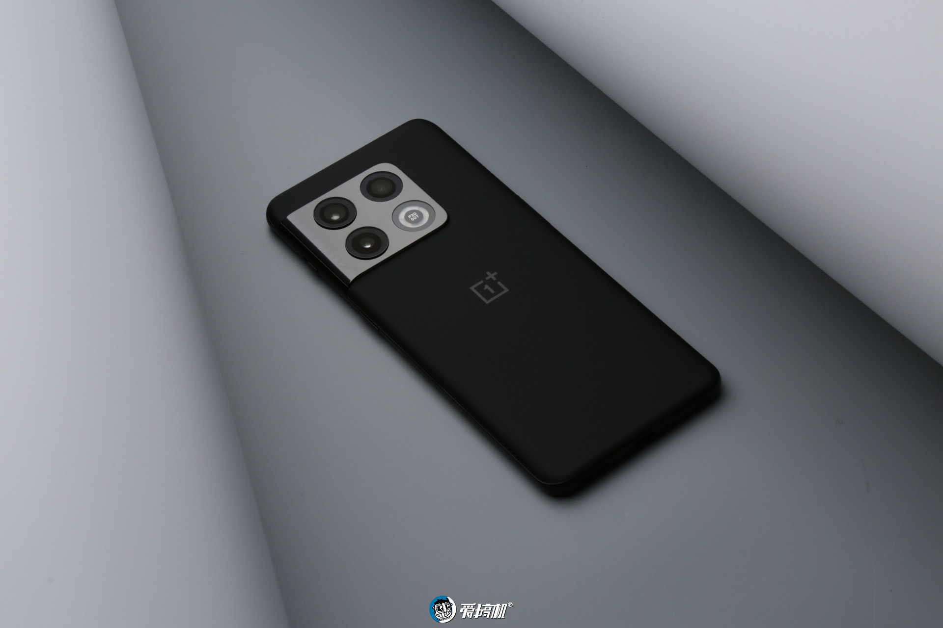 一加10pro对比苹果13,一加10pro和小米mix4