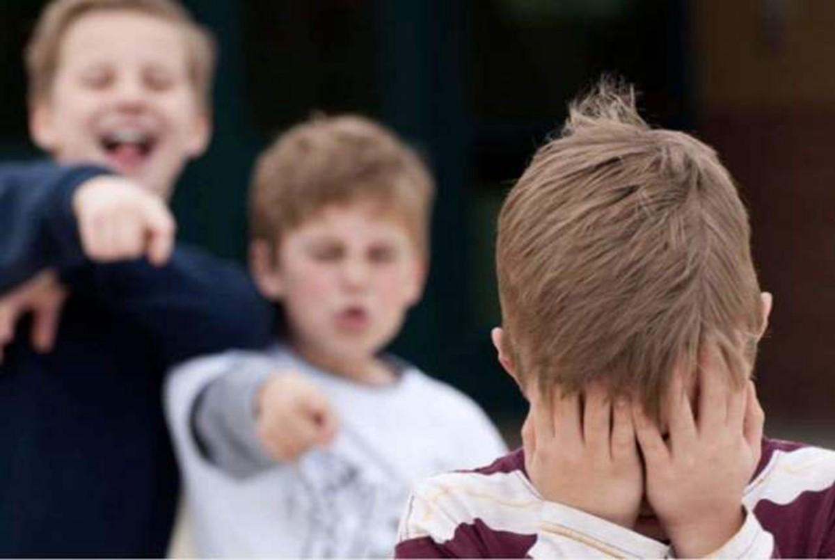 孩子说在学校没有人和他玩,孩子问在学校没有好朋友怎么回答