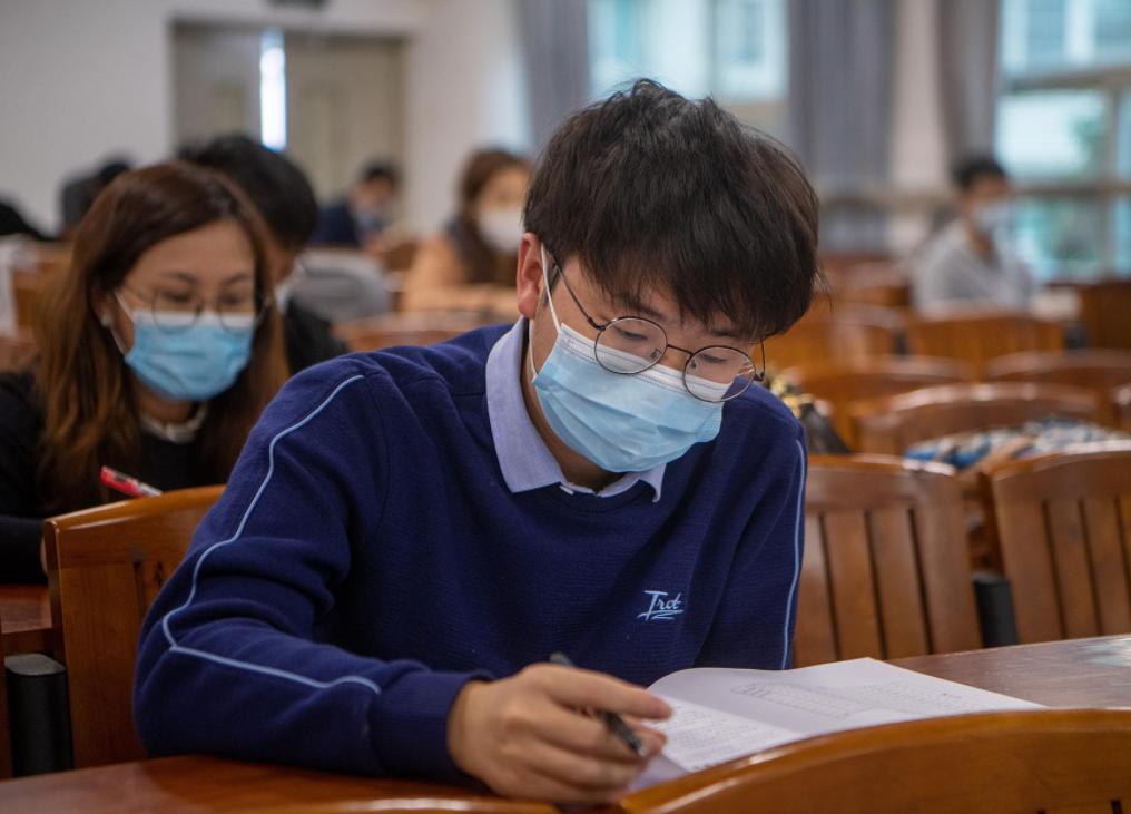 高考300多分是参军好还是上专科好,高考失利是读大专还是进入社会