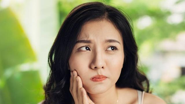 中年牙齿变形怎么办,老年人牙龈萎缩和牙齿松动怎么办