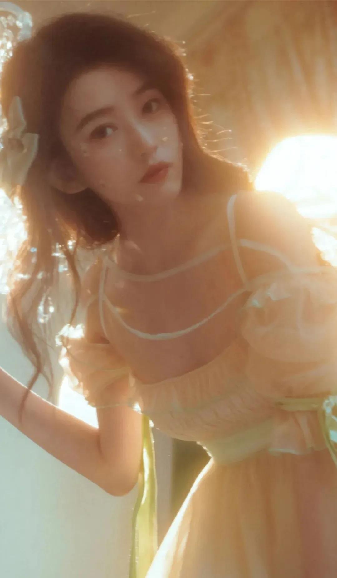 姹紫嫣红霞笼雾，佳酿温馨浅浅歌