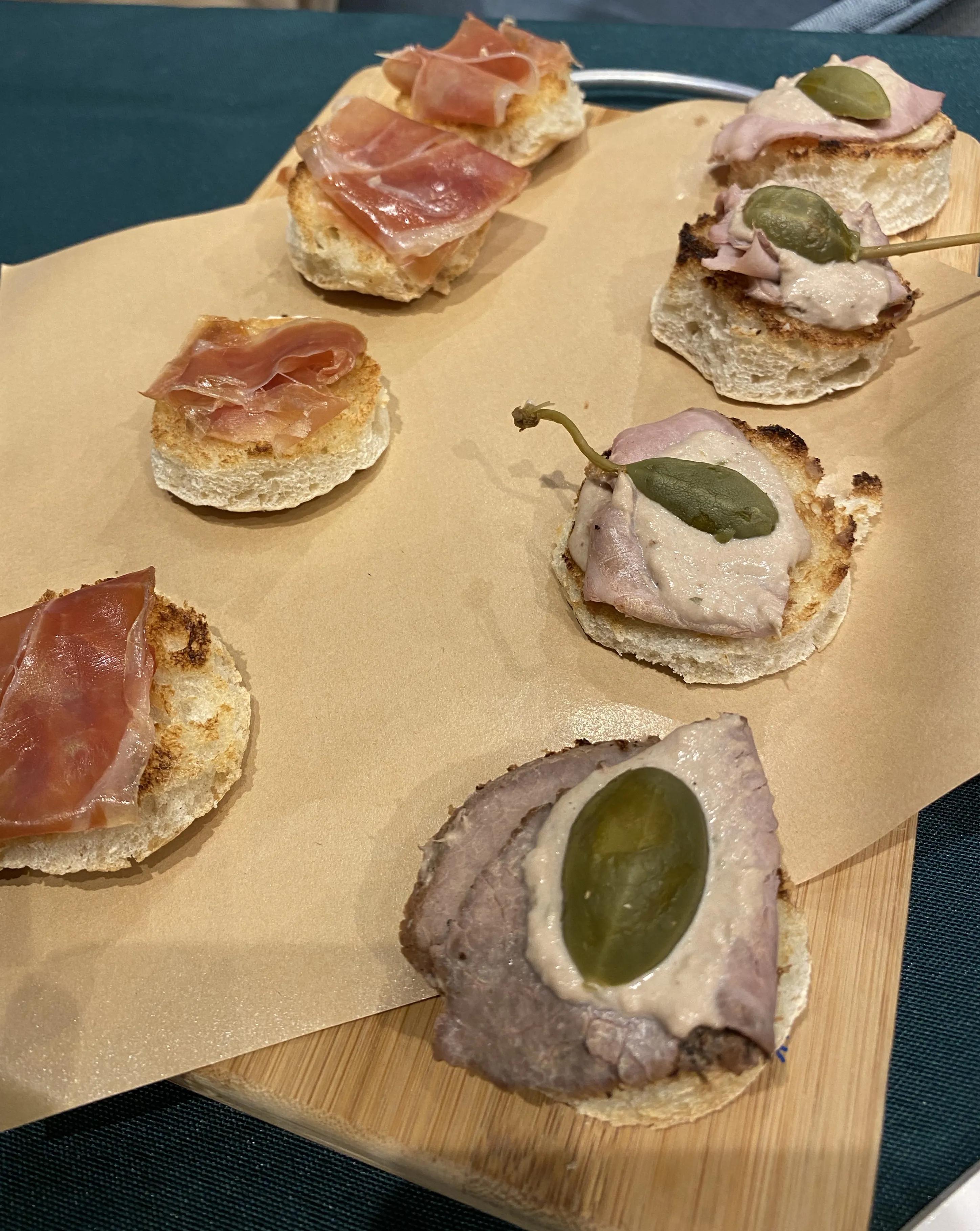 弄堂小吃、欧洲红酒，中西雅俗共赏