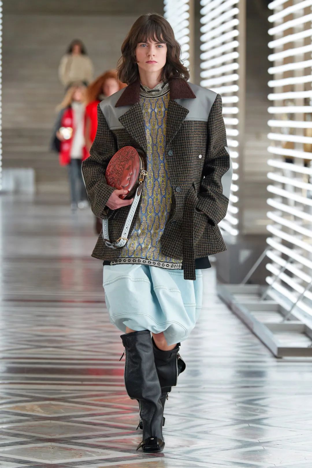 毛衣衬衫叠穿搭配什么裤子,冬天衬衫如何搭配毛衣