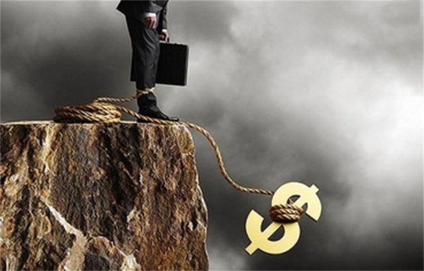 中国大爷闯荡美国20年，63副仿画被当真品，诈骗美国富豪8000万