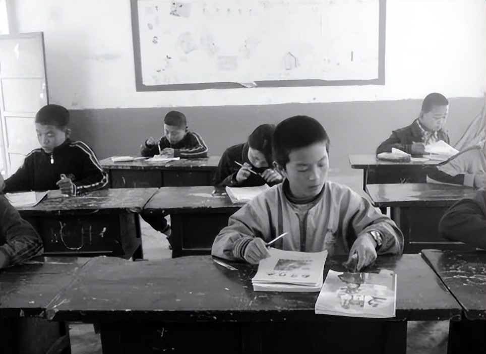 24岁老师因强奸罪被判10年,陕西教师性侵事件