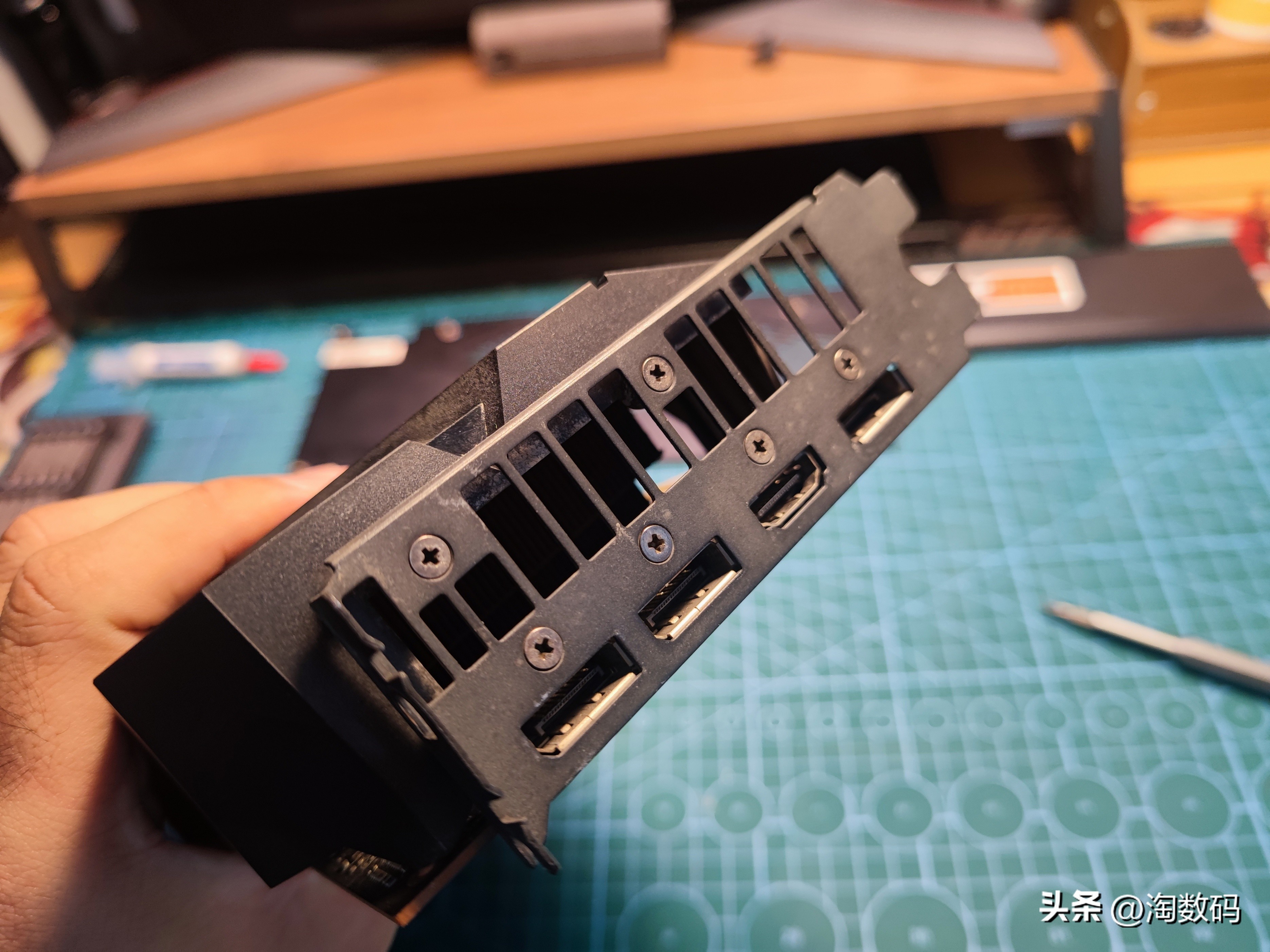 头铁矿卡配矿电:¥666块华硕RX5700+¥109块鑫谷金牌1250W装个机