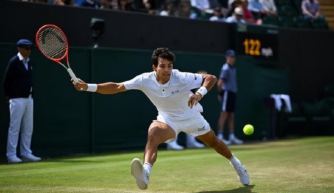 首个让二追三诞生！智利名将五盘大逆转小野兔，创个人大满贯纪录