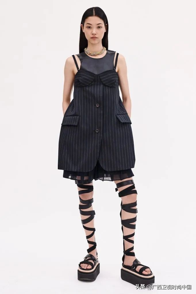 那些秀场上的“丑”鞋子