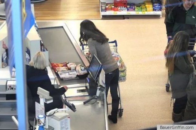 凯特在王室穿衣打扮,凯特王妃得体大方的穿着