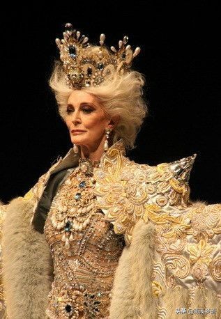 90岁超模卡门死亡之吻,92岁超模卡门