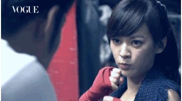 陈意涵活得潇洒自由的元气少女,陈意涵笑着跑的视频