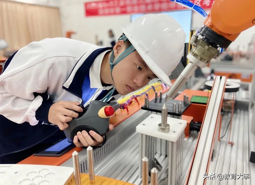 孩子读职校出来有什么出路,孩子读职高真的就看不到希望了吗