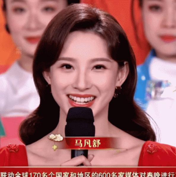 贾玲沈腾本色出演张小斐,贾玲张小斐2020微博之夜红毯视频