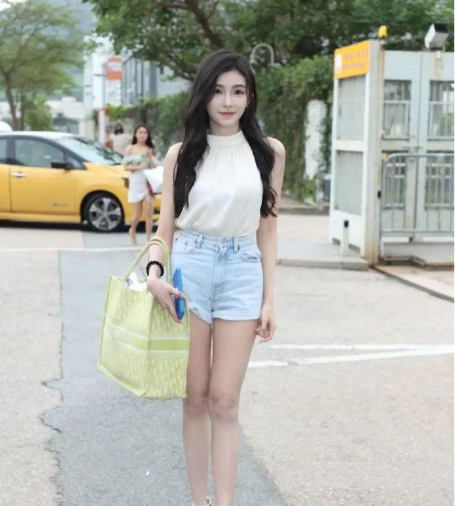 今年被内定的“神颜港姐冠军”，火辣到网友集体破防：港娱有救了