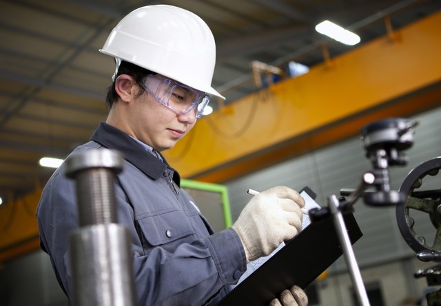 36岁初中生，江苏工厂打工4年，靠死记硬背做到班长，月入1.1万