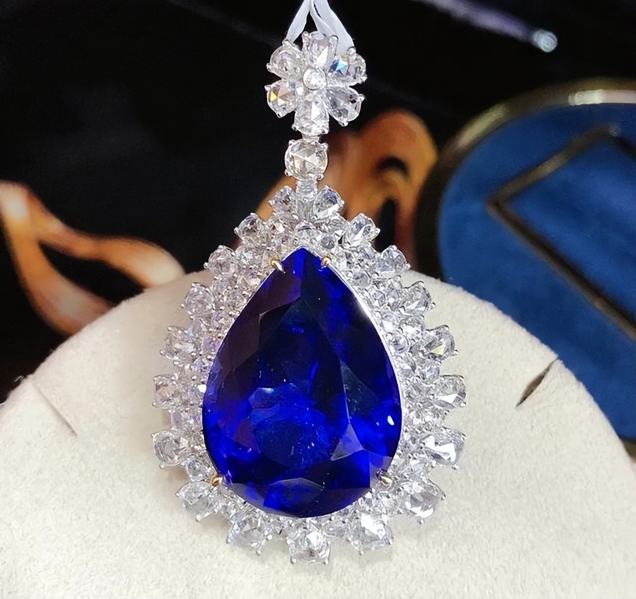 坦桑石描述,坦桑石的形成