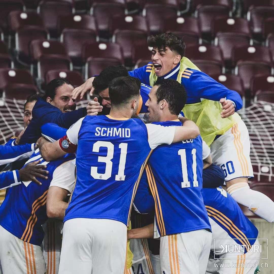 中国足球小将横扫多特,中国男足加大力度留洋