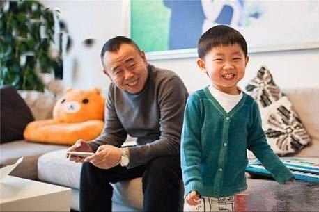 石磊潘阳结婚照,潘阳石磊一家三口照