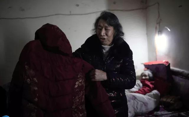 60岁大叔穿女装20年真相曝光,61岁大爷男扮女装30年