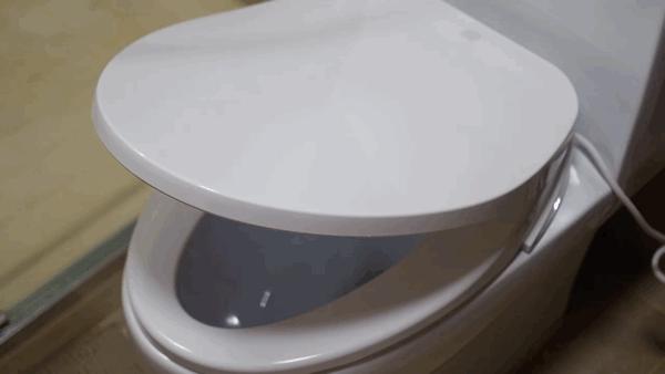 上公厕女生如何保护自己,女生上公厕怎么保护自己