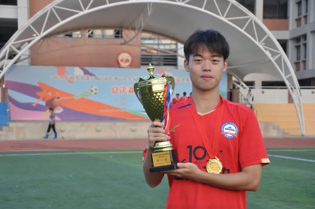 校园足球|汕头市第二中学黄鑫跃、郑铠敏：只有团队的赢才是赢