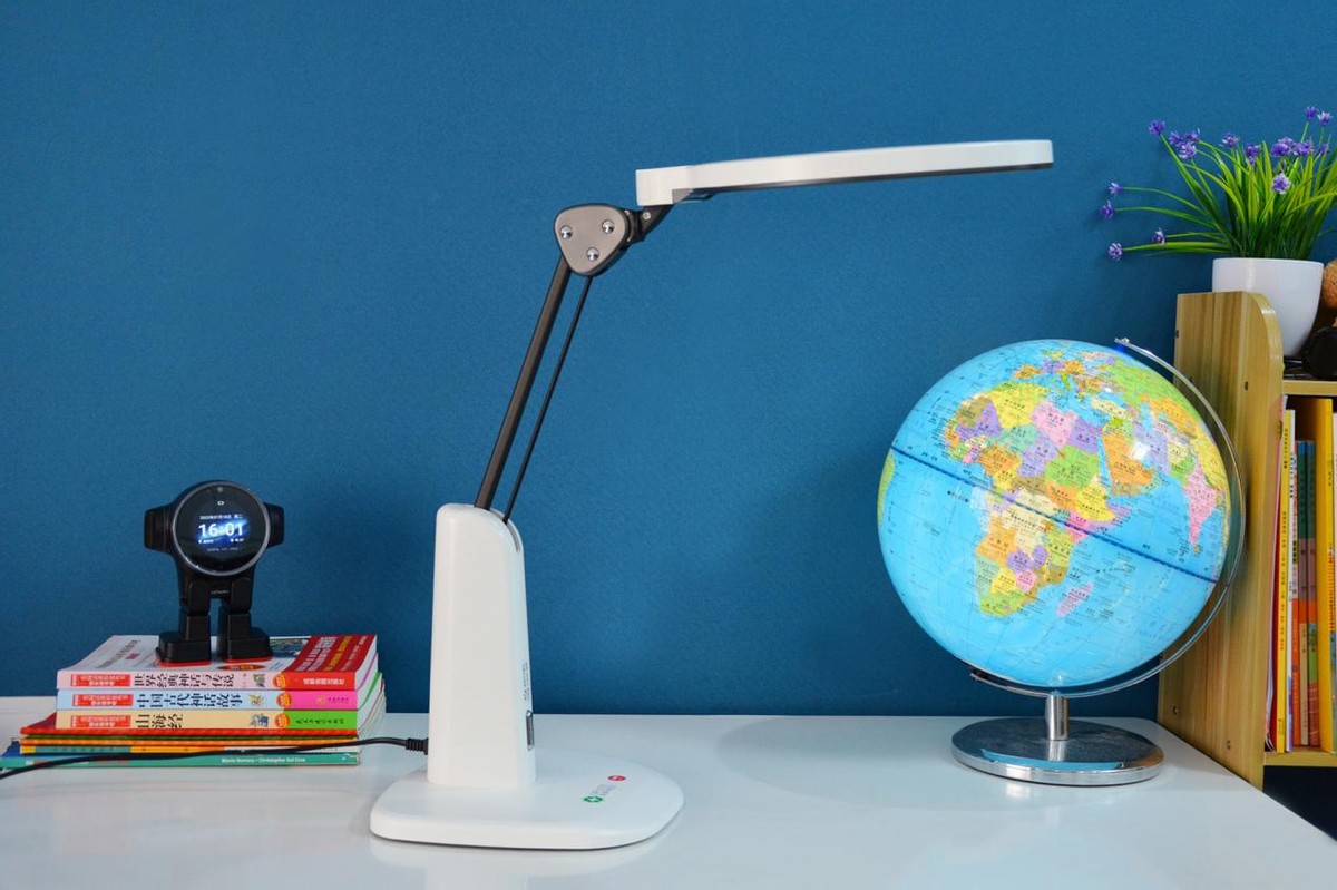 NIR红光真正护眼光，陪伴孩子学习，我选择天使之光2医安级护眼灯